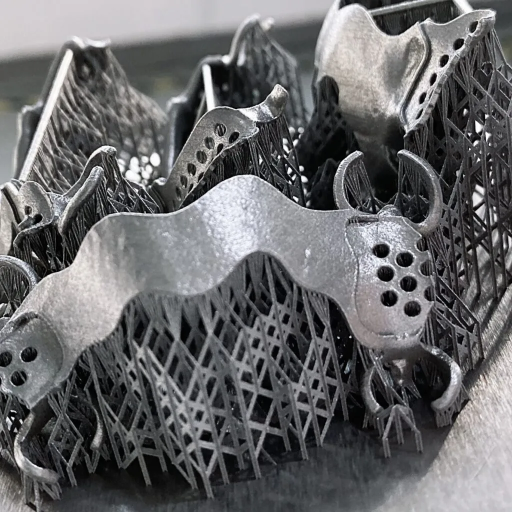 Бюгельные каркасы с поддержками после 3D-печати